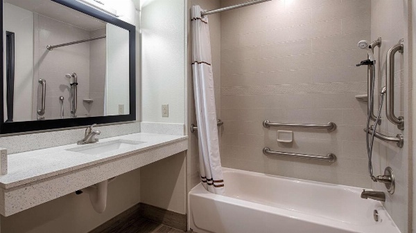 Best Western Plus Ardmore Inn & Suites image 4